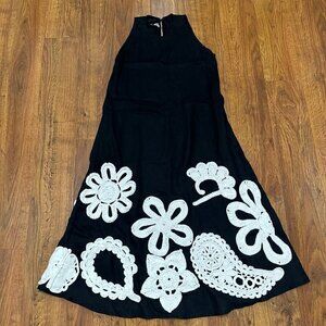 Mora Ruiz Mora de Moda linen dress with crochet